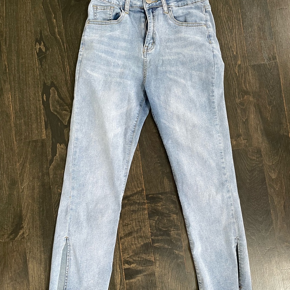 Light Wash Women’s Jeans with Front Slit